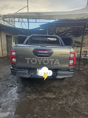 Photo - Toyota Hilux 2022 Gray