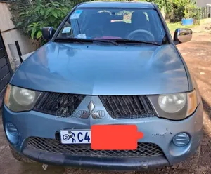 Photo - Mitsubishi L200 Double Cab 2.5 136hp 4WD 2007 Silver