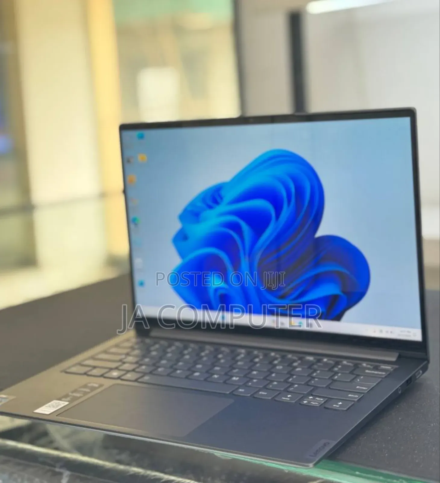 New Laptop Lenovo Yoga 7i 16GB Intel Core I7 SSD 512GB