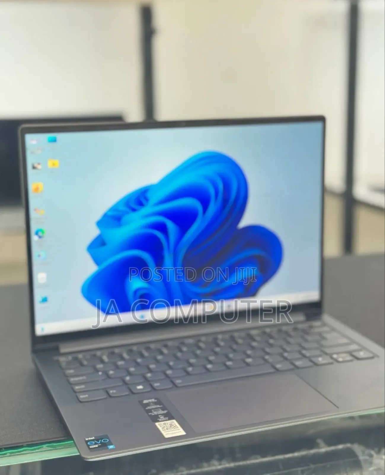 New Laptop Lenovo Yoga 7i 16GB Intel Core I7 SSD 512GB