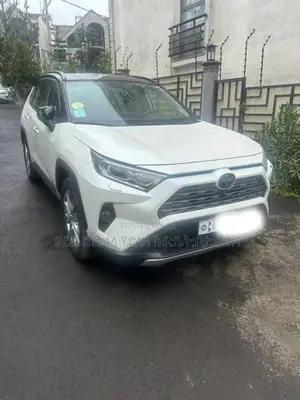 Photo - Toyota RAV4 2020 White
