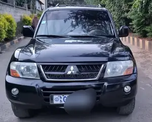 Photo - Mitsubishi Pajero 2006 Matt Black