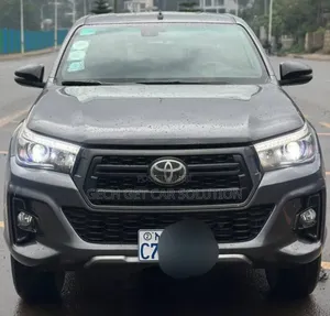 Toyota Hilux 2020 Gray