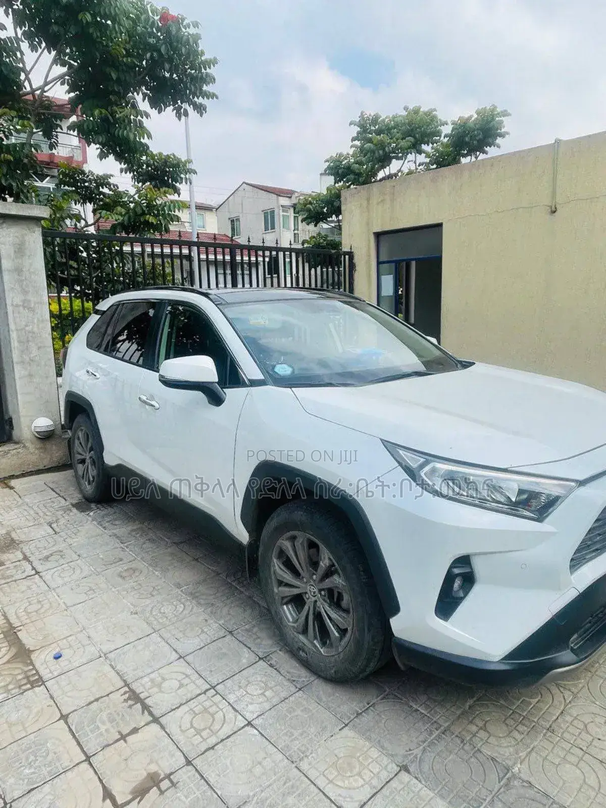 Toyota RAV4 2022 White