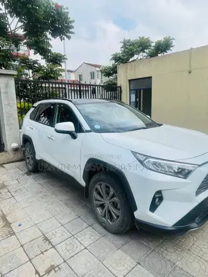 Toyota RAV4 2022 White