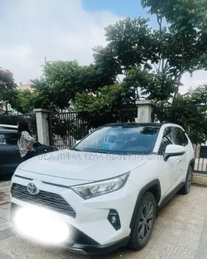Toyota RAV4 2022 White