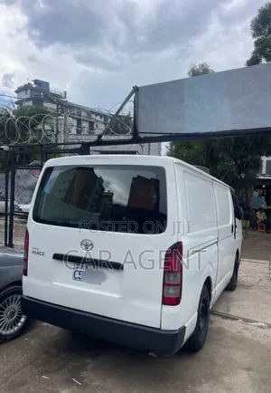 Toyota Hilux 2010 White