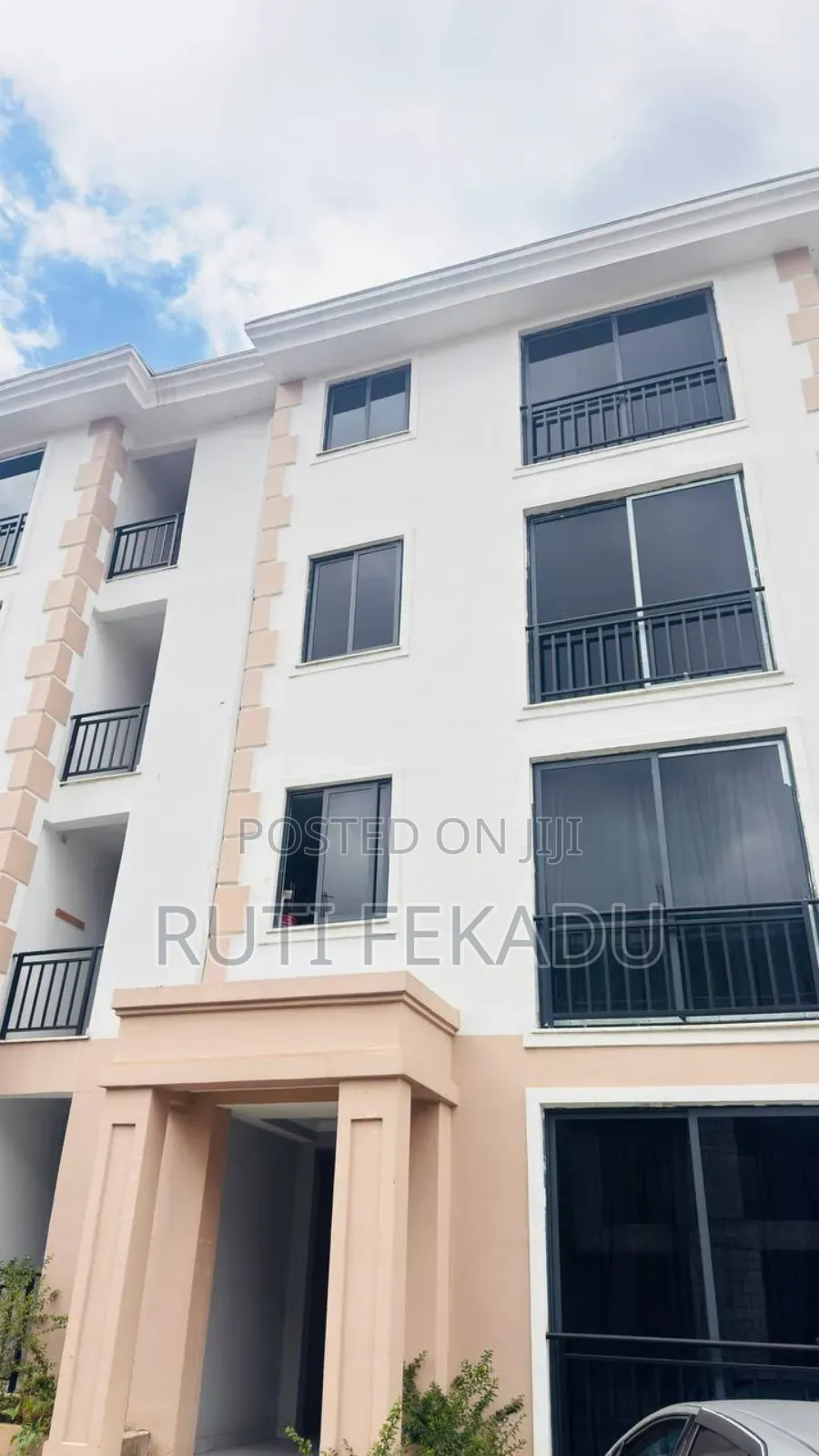 3bdrm Apartment in Metro, Bole for sale