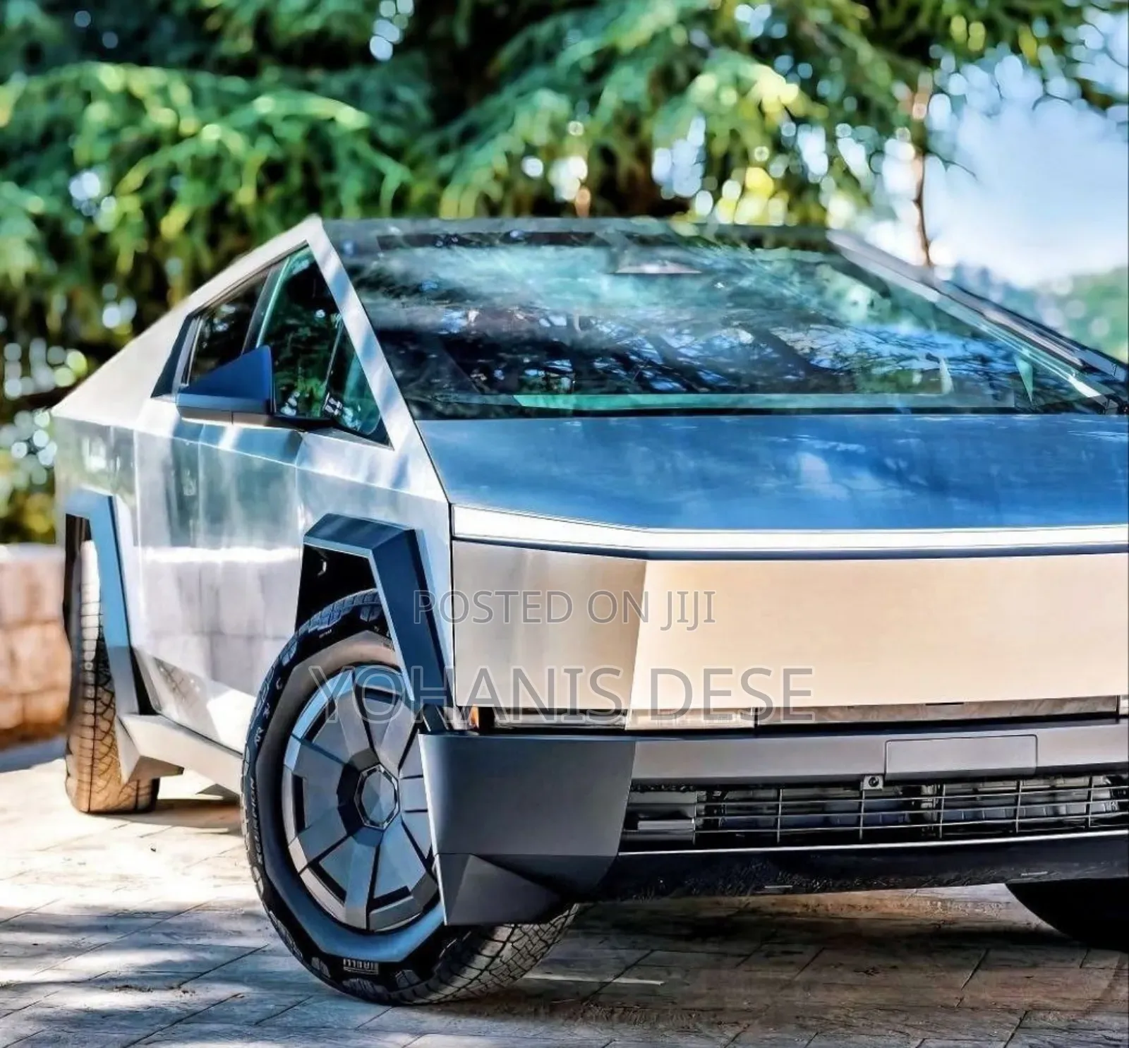 Tesla Cybertruck 2025 Gray