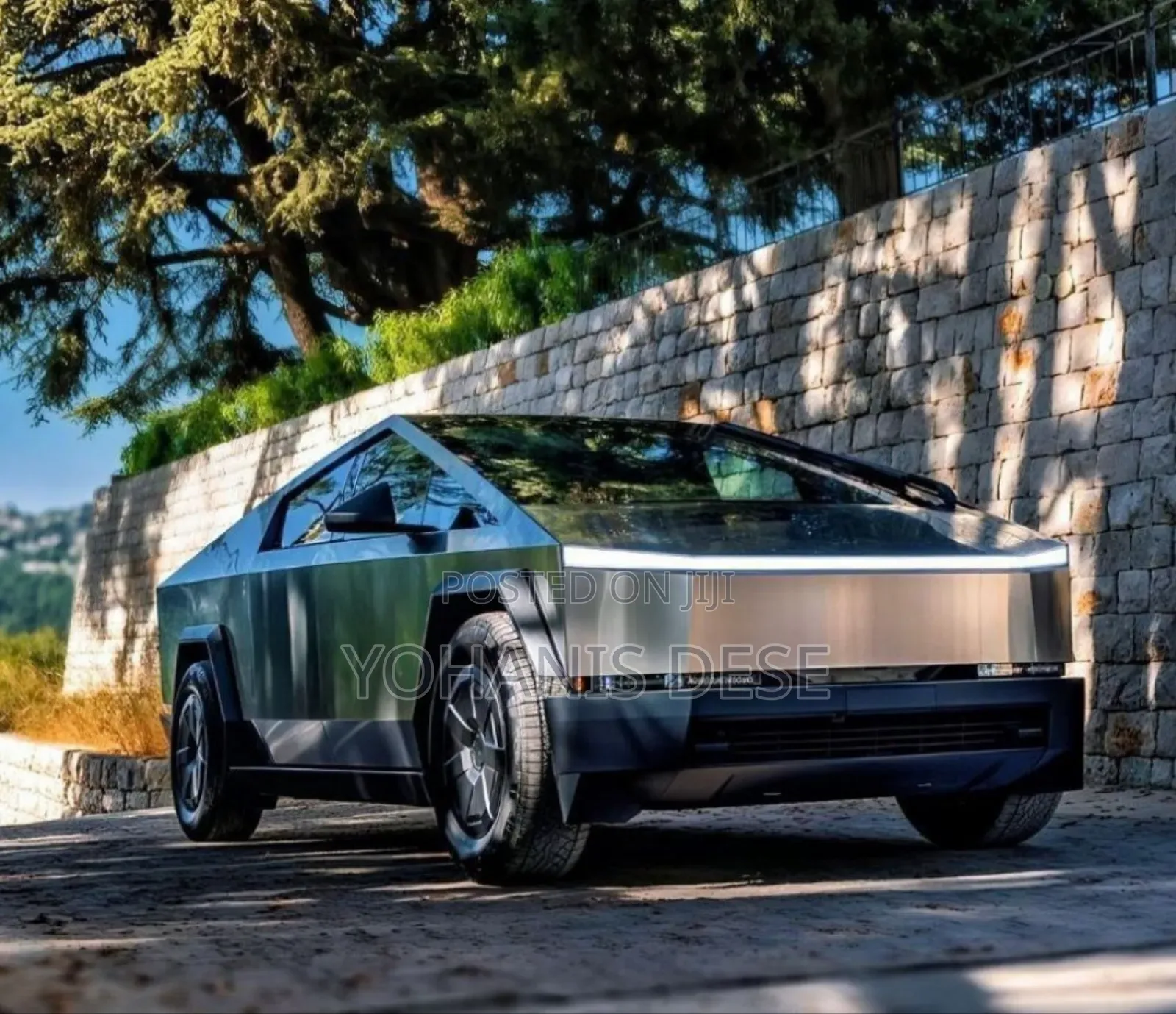 Tesla Cybertruck 2025 Gray