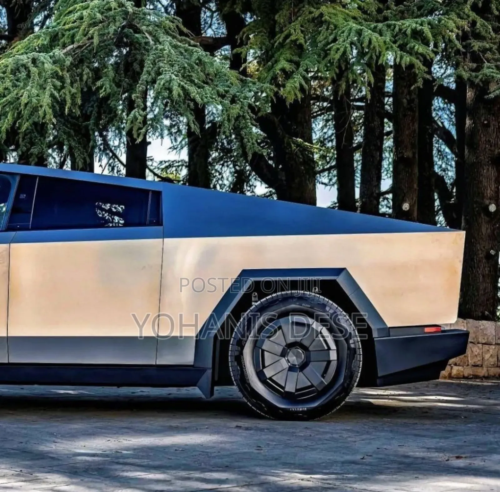 Tesla Cybertruck 2025 Gray