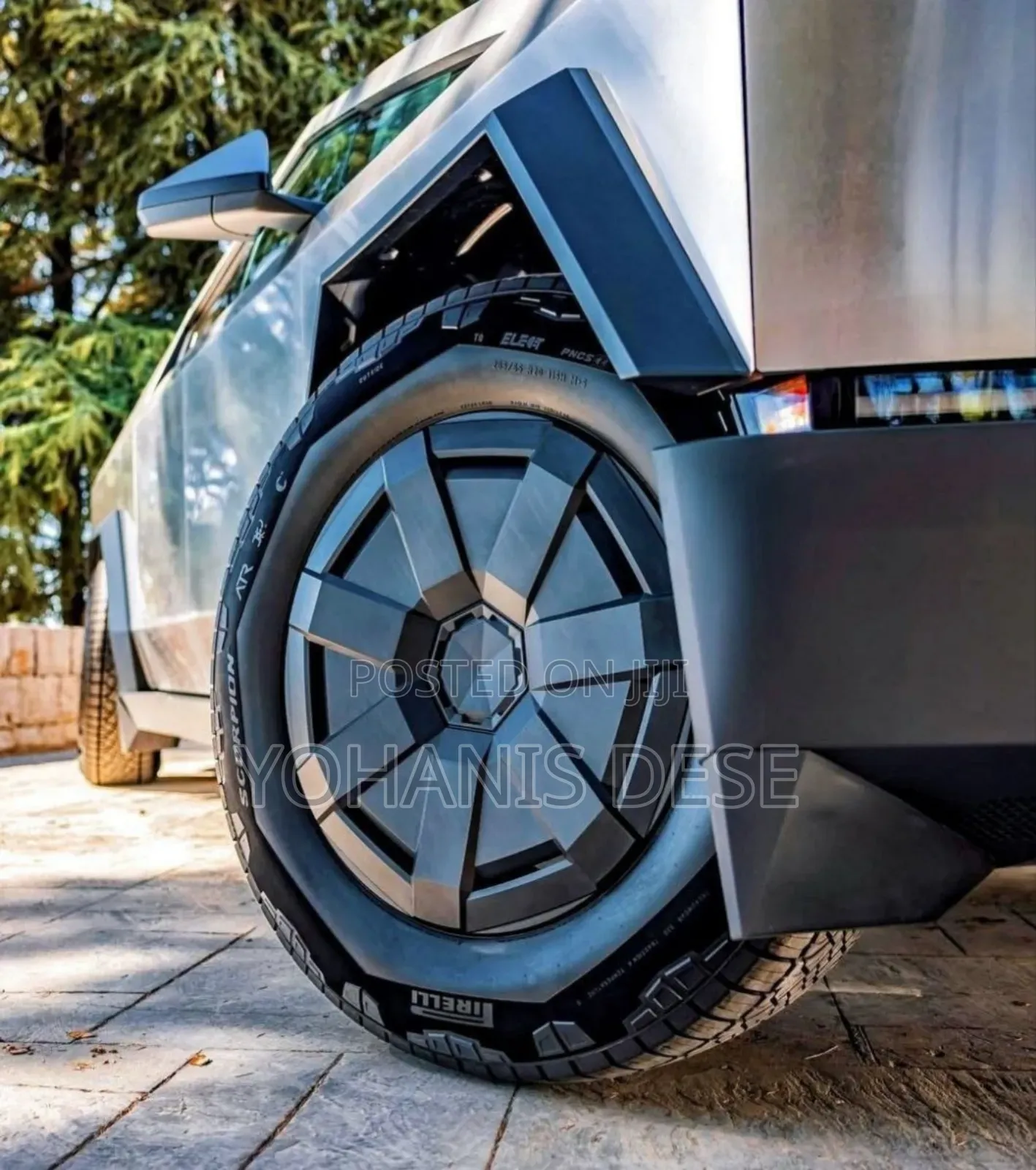 Tesla Cybertruck 2025 Gray