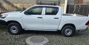 Toyota Hilux 2018 White