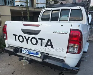 Toyota Hilux 2018 White