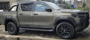 Toyota Hilux 2022 Silver