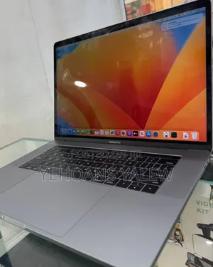 New Laptop Apple MacBook Pro 2017 16GB Intel Core I7 SSD 512GB