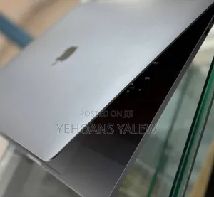 New Laptop Apple MacBook Pro 2017 16GB Intel Core I7 SSD 512GB