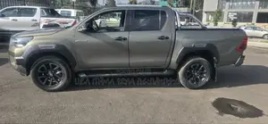 Toyota Hilux 2021 Green