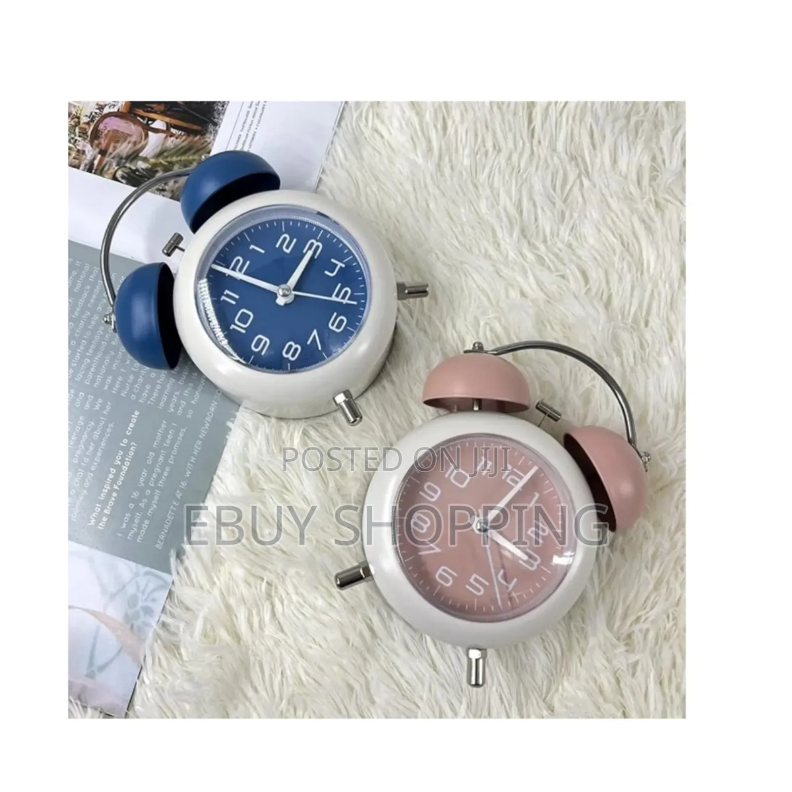 **Travel-Friendly Quartz Alarm Clock – Easy to Carry**