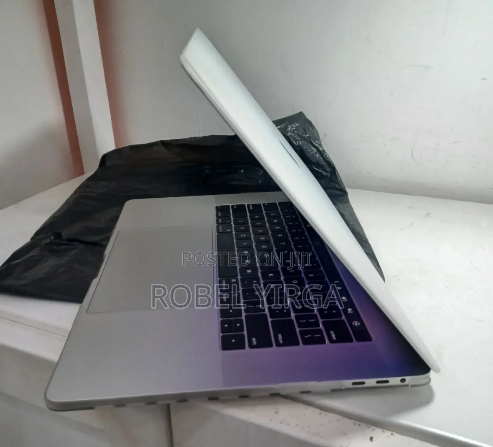 New Laptop Apple MacBook Pro 2018 32GB Intel Core I9 SSD 1T