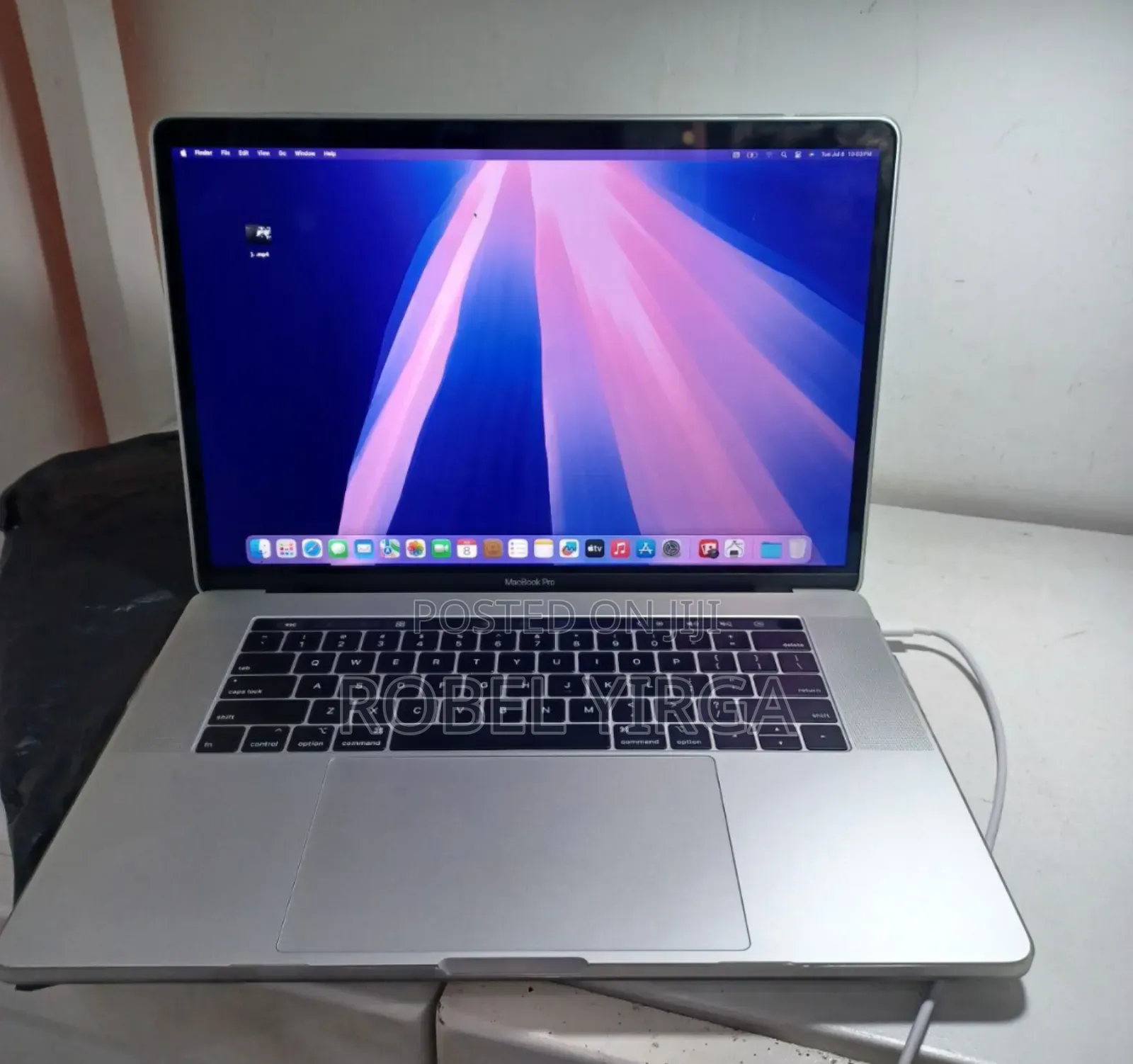 New Laptop Apple MacBook Pro 2018 32GB Intel Core I9 SSD 1T