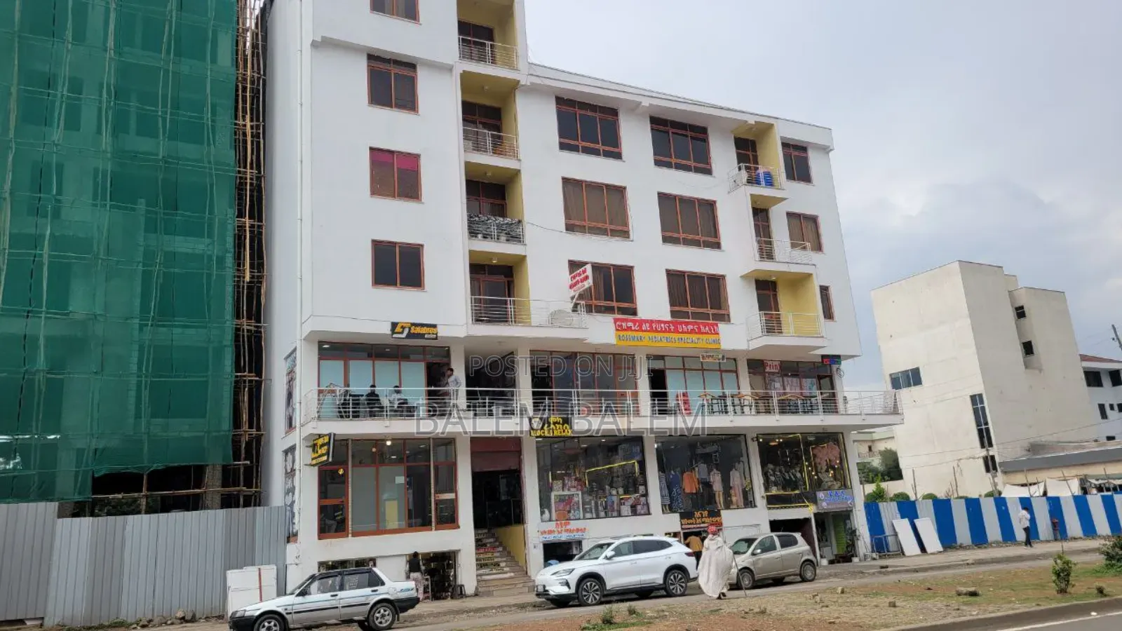 የሚሸጥ ህንፃ B+g+5