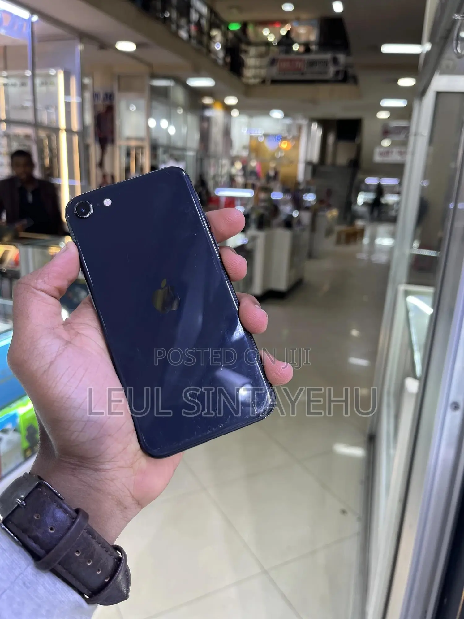 Apple iPhone SE (2020) 128 GB Black