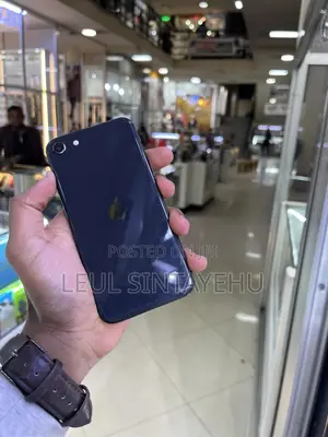 Photo - Apple iPhone SE (2020) 128 GB Black
