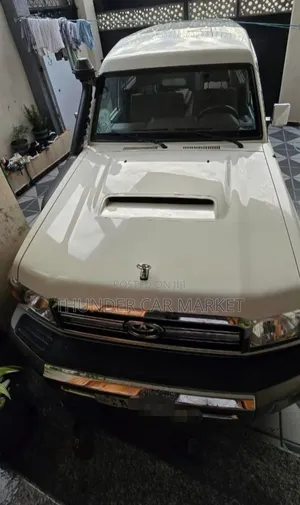 Toyota Land Cruiser 2018 White