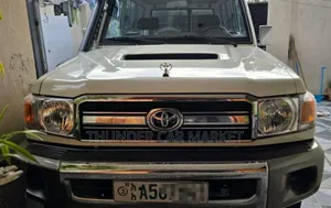 Photo - Toyota Land Cruiser 2018 White