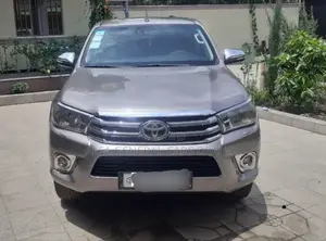 Photo - Toyota Hilux 2016 Gray