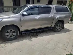 Toyota Hilux 2016 Gray
