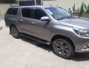 Toyota Hilux 2016 Gray