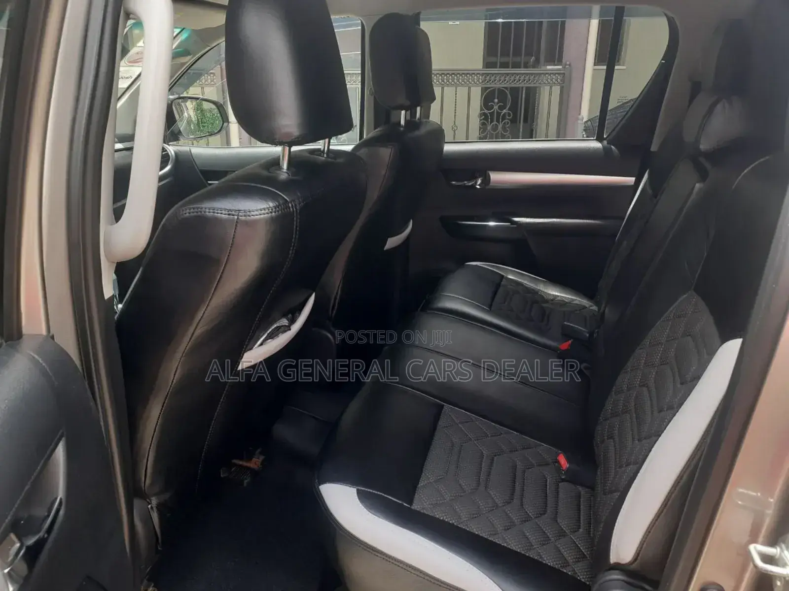 Toyota Hilux 2016 Gray