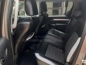 Toyota Hilux 2016 Gray