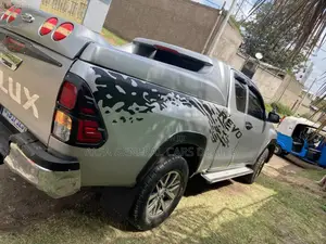 Toyota Hilux 2017 Silver