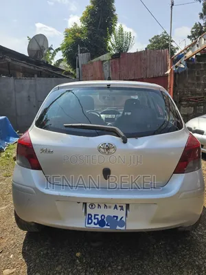 Toyota Yaris 2010 Silver