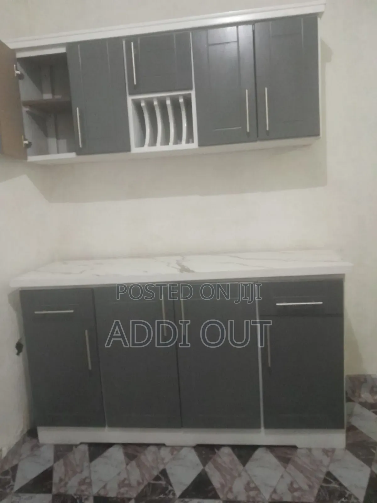 ሜትር ከ ስልሳ ኪችን ከነ ተሰቃዩ