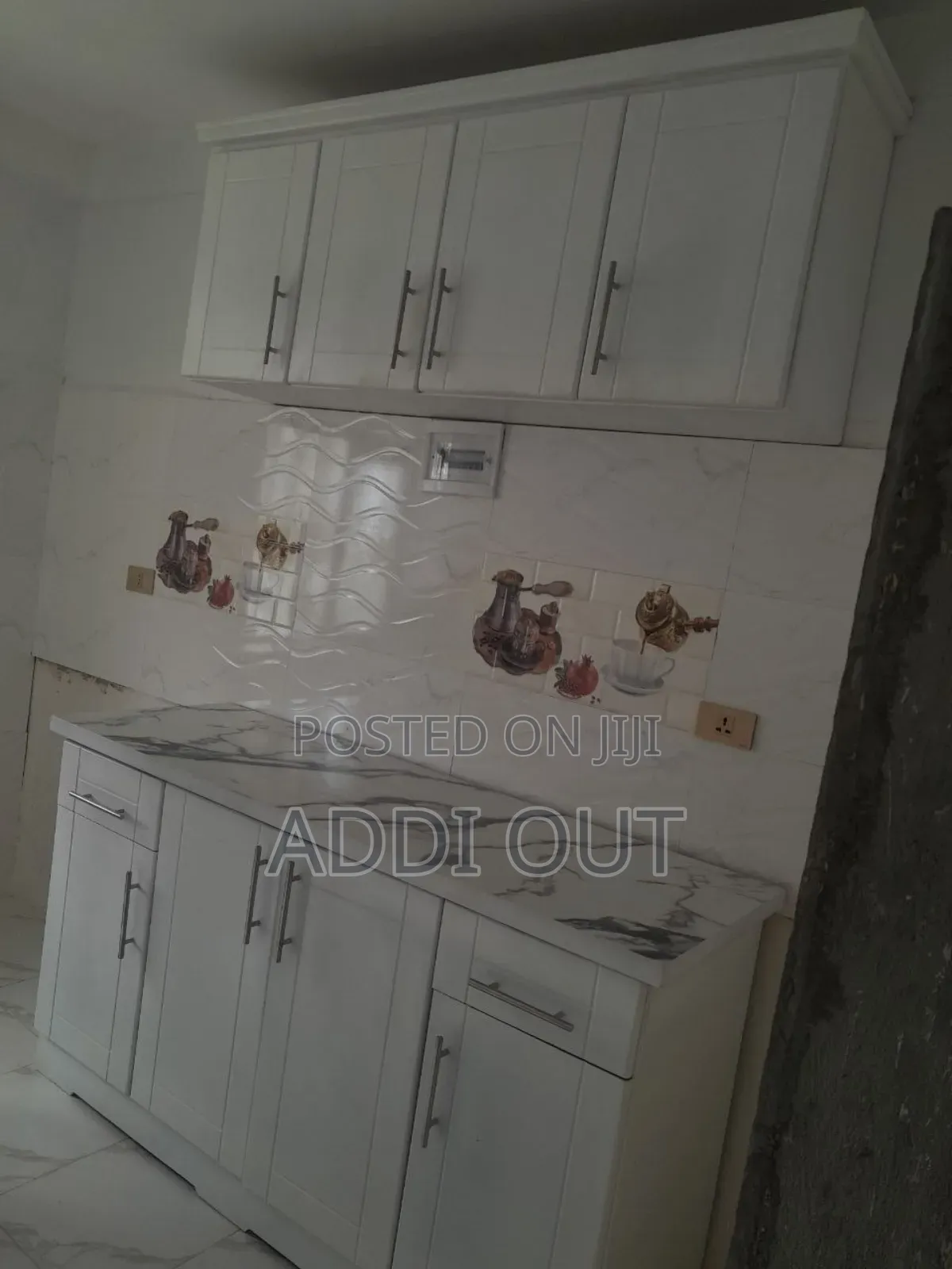 1.60 ኪችን ካብኔት ከነተሰቃዩ/Kitchen Cabinet