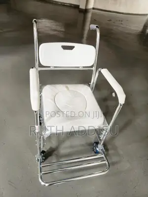 Photo - Wheelchair嵐的commode Wheelchair网你toilet Wheelchair南部wheelchair Commode