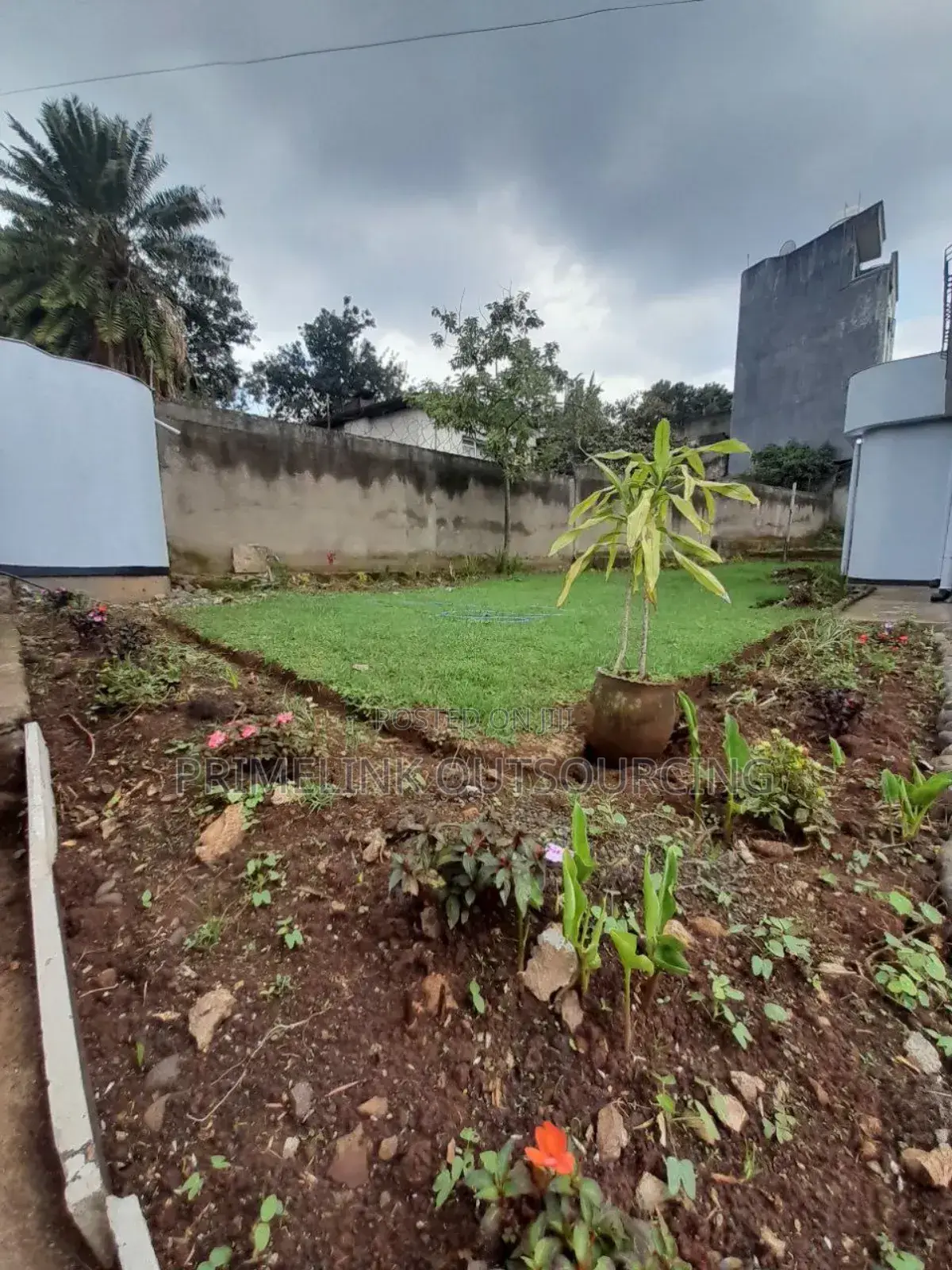 6bdrm Villa in In The Compound, Bole for rent