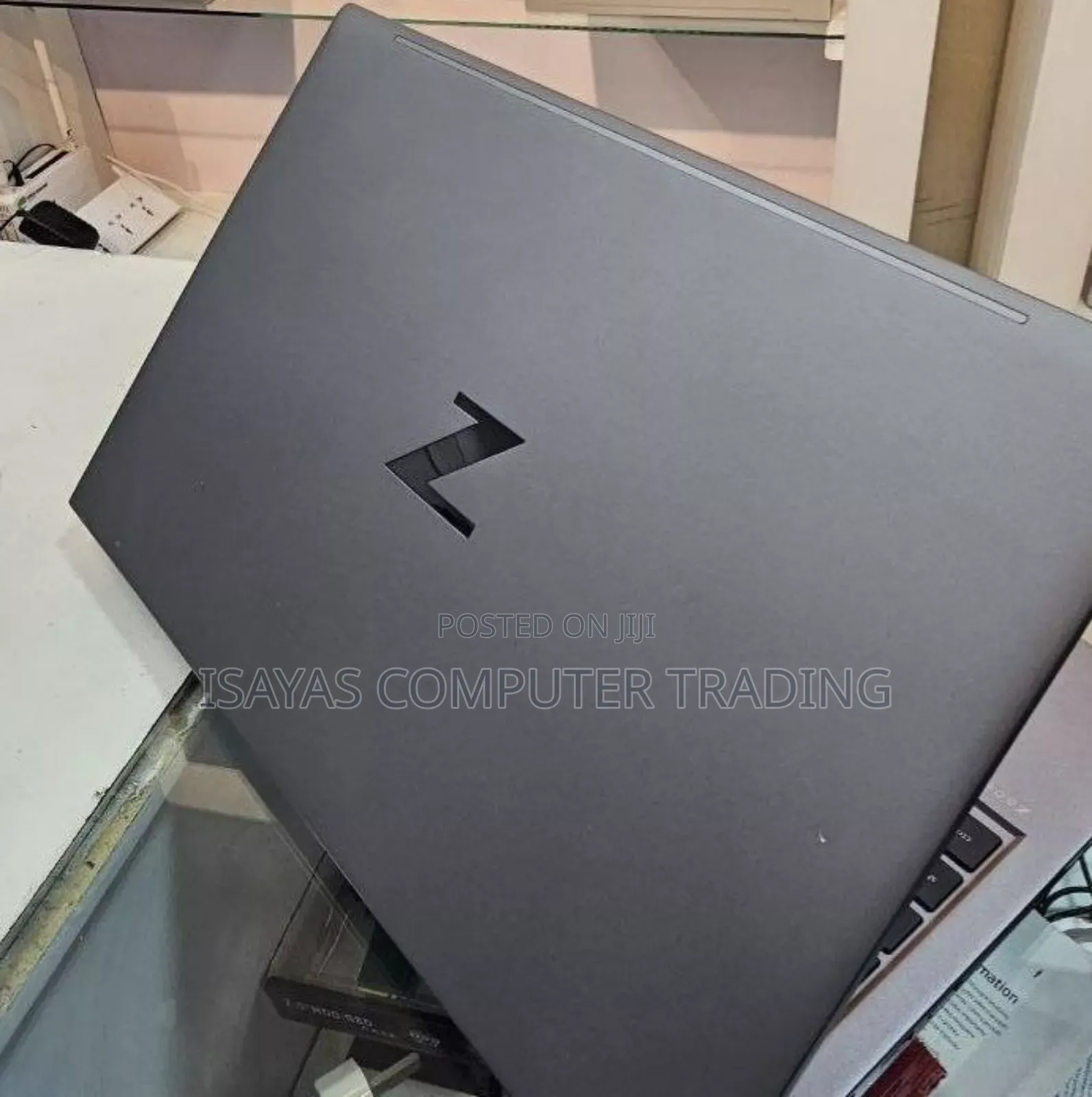 New Laptop HP ZBook Firefly G8 32GB Intel Core I7 SSD 512GB