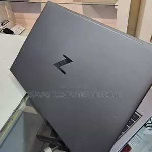 New Laptop HP ZBook Firefly G8 32GB Intel Core I7 SSD 512GB