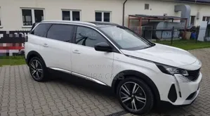 Peugeot 5008 2022 White