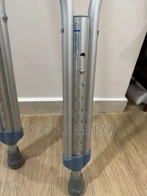 Crutches#窩crutches=盔kranch很㽣axilla Crutch Made of Light Metal