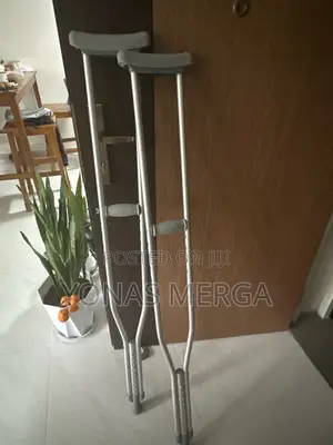 Photo - Strong Load-Bearing Capacity Crutches窑韭crutches# Kranch፮፮crutches