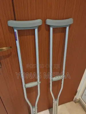Photo - Crutches咚圣crutches÷兕excellent Safety Features頗皮armpit Crutches