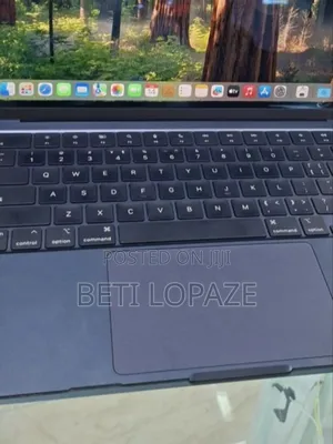 Photo - New Laptop Apple MacBook Air 2022 M2 8GB Intel Core I5 SSD 256GB