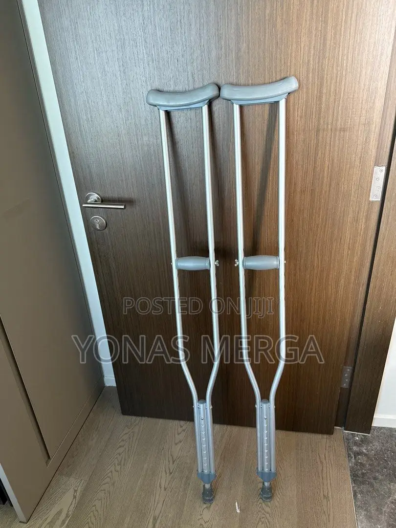 Aluminum Underarm Crutches藜肉allowing for a Customized Fit=Crutches