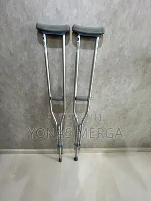 Photo - Underarm Crutches (Pair)燮罰crutches雀寬crutches Cane燾酬durable Kranch
